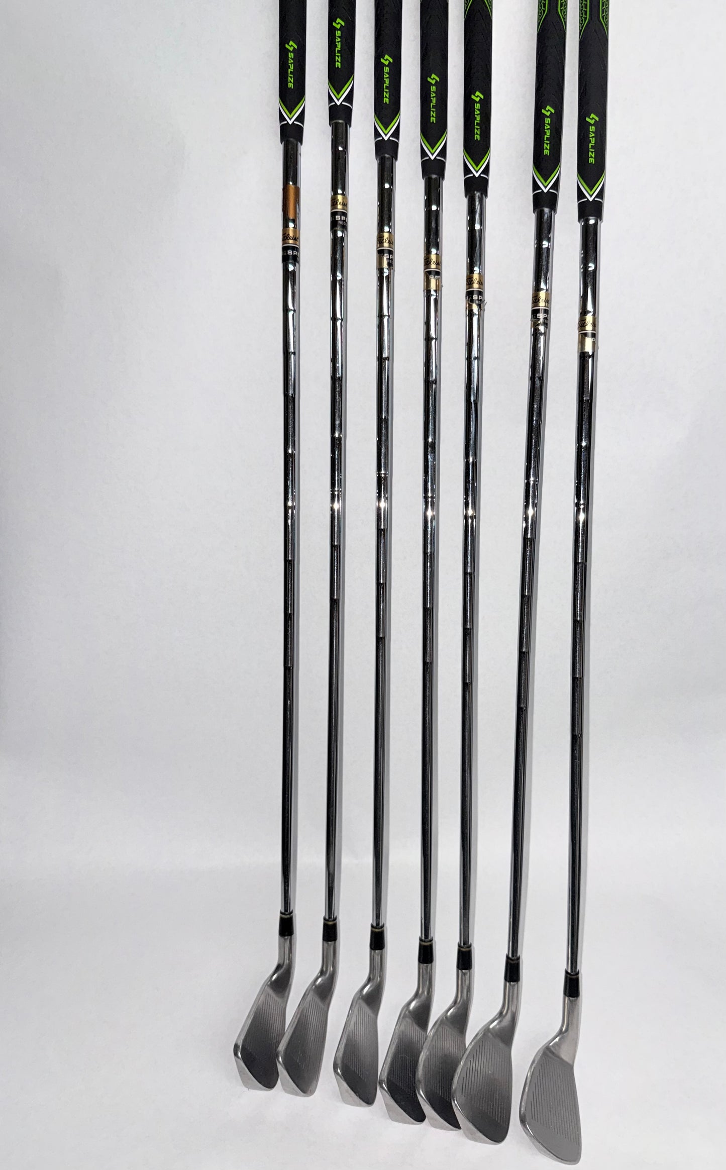 Titleist DCI Black Oversize Iron Set 4-PW with Par 3 Bag Bundle